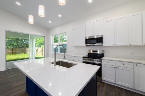 House in Orlando, Florida 4 bedrooms, 164.25 sq.m. № 1826972 - photo 7