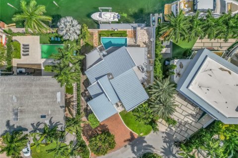 Снять в аренду виллу или дом в Норт-Майами, Флорида 5 спален, 344.2м2, № 1963868 - фото 4