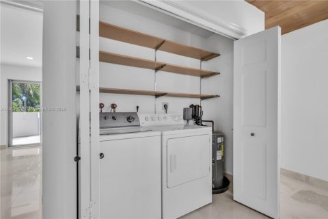 Снять в аренду виллу или дом в Норт-Майами, Флорида 5 спален, 344.2м2, № 1963868 - фото 22