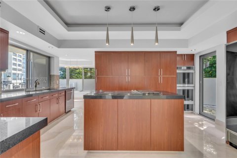 Снять в аренду виллу или дом в Норт-Майами, Флорида 5 спален, 344.2м2, № 1963868 - фото 26