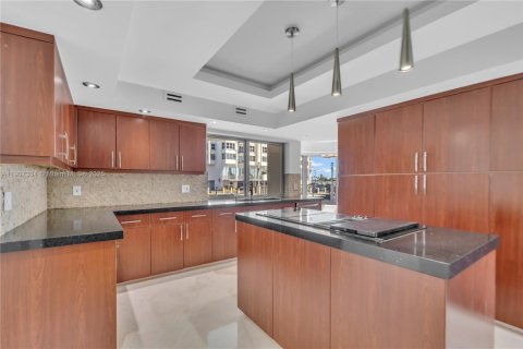 Снять в аренду виллу или дом в Норт-Майами, Флорида 5 спален, 344.2м2, № 1963868 - фото 25