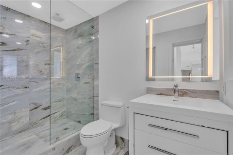 Снять в аренду виллу или дом в Норт-Майами, Флорида 5 спален, 344.2м2, № 1963868 - фото 13