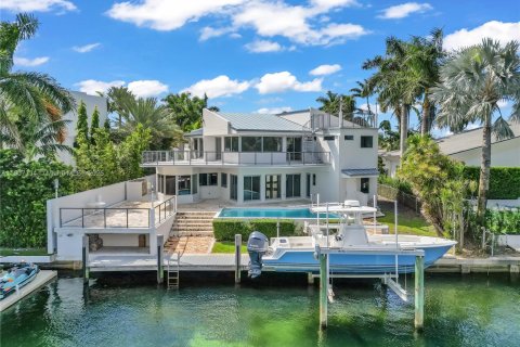 Снять в аренду виллу или дом в Норт-Майами, Флорида 5 спален, 344.2м2, № 1963868 - фото 10