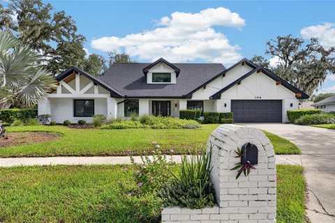 House in Brandon, Florida 4 bedrooms, 285.77 sq.m. № 2351625