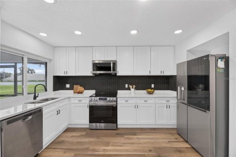 Casa en venta en Brandon, Florida, 4 dormitorios, 285.77 m2 № 2351625 - foto 24