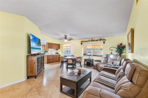 House in Lakeland, Florida 2 bedrooms, 143.35 sq.m. № 2217125 - photo 10