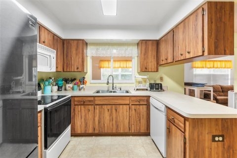 House in Lakeland, Florida 2 bedrooms, 143.35 sq.m. № 2217125 - photo 18
