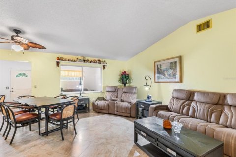 House in Lakeland, Florida 2 bedrooms, 143.35 sq.m. № 2217125 - photo 8