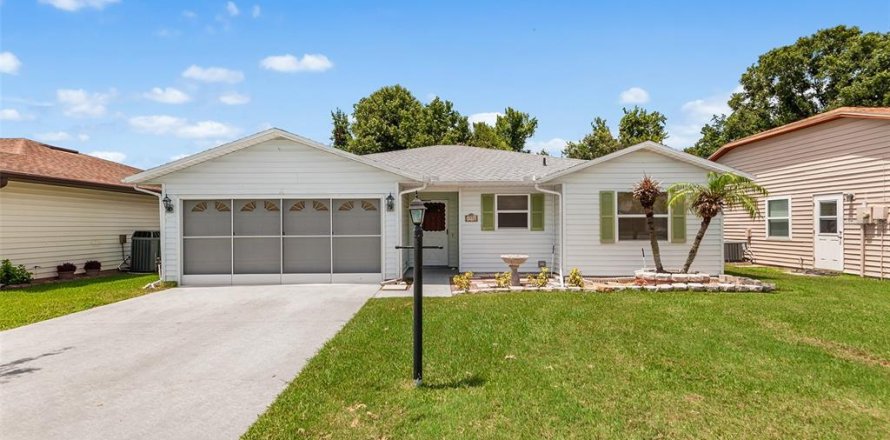 House in Lakeland, Florida 2 bedrooms, 143.35 sq.m. № 2217125
