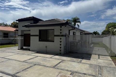 Villa ou maison à vendre à Miami, Floride: 3 chambres, 160.07 m2 № 1804196 - photo 4