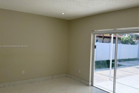 Villa ou maison à vendre à Miami, Floride: 3 chambres, 160.07 m2 № 1804196 - photo 14