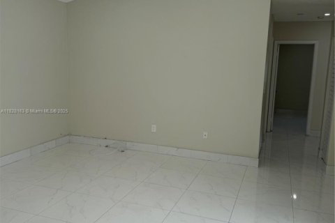 Villa ou maison à vendre à Miami, Floride: 3 chambres, 160.07 m2 № 1804196 - photo 10
