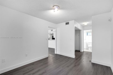 Condo in Miami, Florida, 2 bedrooms № 2074156 - photo 19