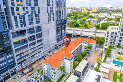 Condo in Miami, Florida, 2 bedrooms № 2074156 - photo 23