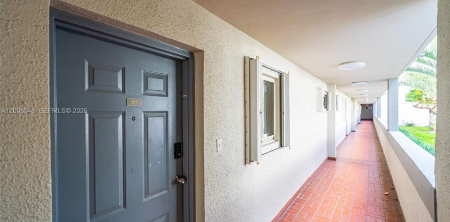 Condo in Miami, Florida, 2 bedrooms № 2074156