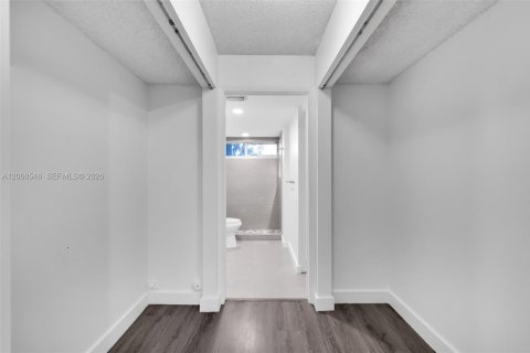 Condo in Miami, Florida, 2 bedrooms № 2074156 - photo 16