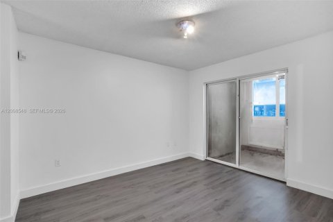 Condo in Miami, Florida, 2 bedrooms № 2074156 - photo 18