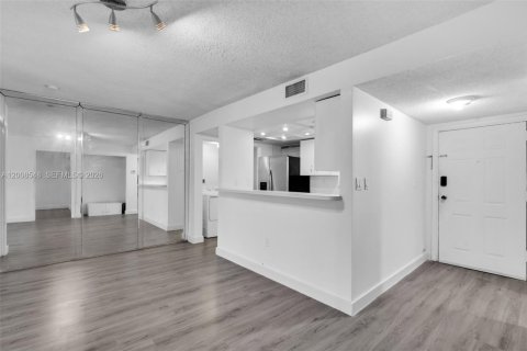 Condo in Miami, Florida, 2 bedrooms № 2074156 - photo 8