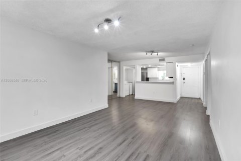 Condo in Miami, Florida, 2 bedrooms № 2074156 - photo 7