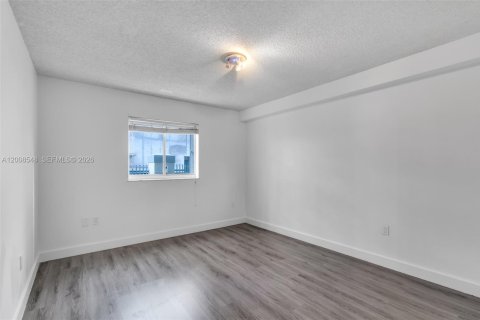 Condo in Miami, Florida, 2 bedrooms № 2074156 - photo 14