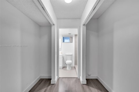 Condo in Miami, Florida, 2 bedrooms № 2074156 - photo 20