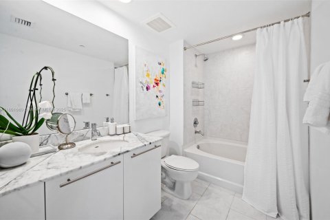 Condominio en venta en Miami, Florida, 1 dormitorio, 58.34 m2 № 1861970 - foto 13