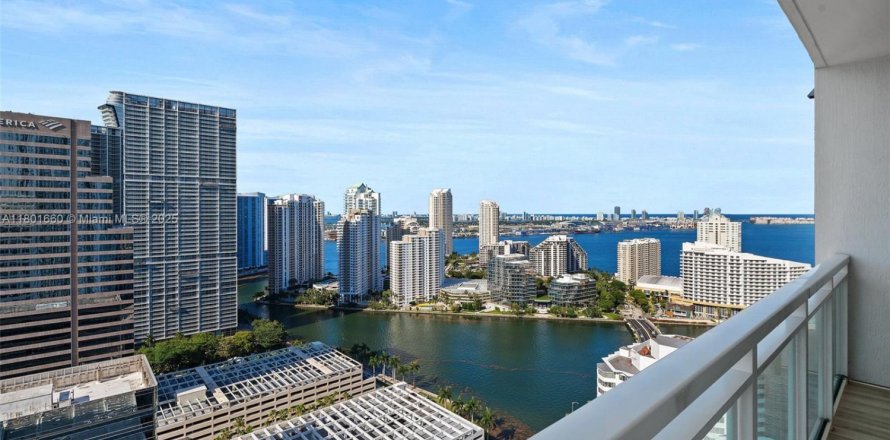 Condominio en Miami, Florida, 1 dormitorio  № 1861970