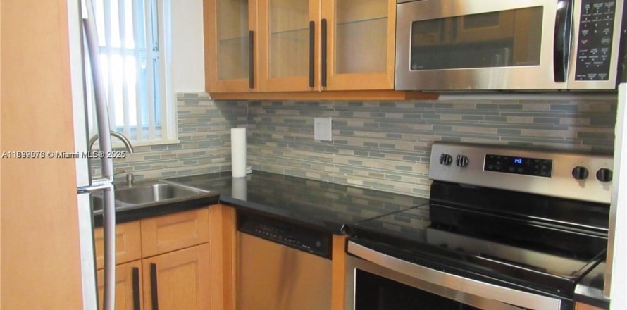 Кондоминиум с 1 спальней в Майами, Флорида № 1948871