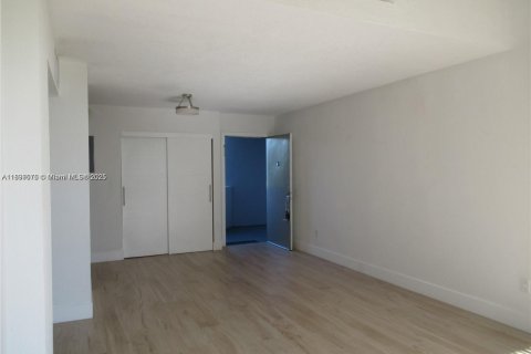 Снять в аренду кондоминиум в Майами, Флорида 1 спальня, 57.6м2, № 1948871 - фото 3