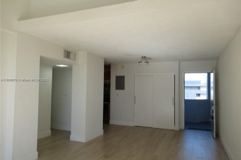Снять в аренду кондоминиум в Майами, Флорида 1 спальня, 57.6м2, № 1948871 - фото 7