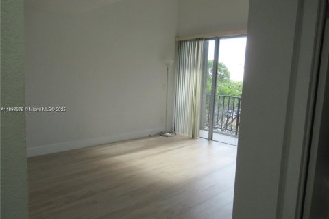 Снять в аренду кондоминиум в Майами, Флорида 1 спальня, 57.6м2, № 1948871 - фото 5