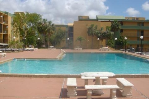 Снять в аренду кондоминиум в Майами, Флорида 1 спальня, 57.6м2, № 1948871 - фото 11