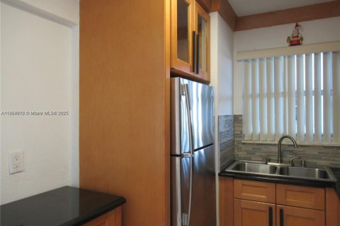 Снять в аренду кондоминиум в Майами, Флорида 1 спальня, 57.6м2, № 1948871 - фото 2