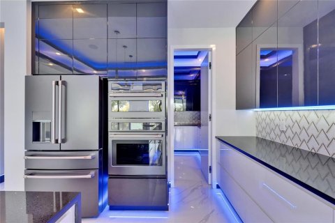 Купить виллу или дом в Аполло-Бич, Флорида 12 комнат, 355.17м2, № 1754444 - фото 27