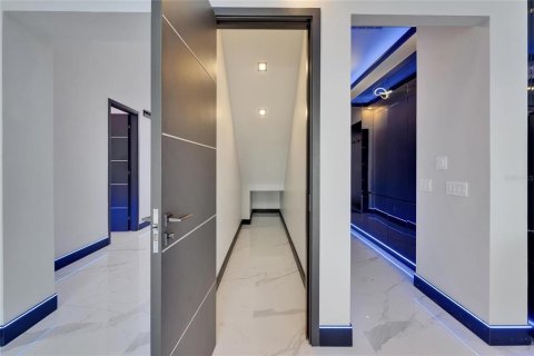 Купить виллу или дом в Аполло-Бич, Флорида 12 комнат, 355.17м2, № 1754444 - фото 15