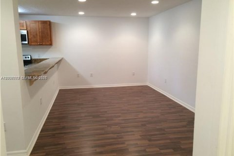 Touwnhouse à louer à Cutler Bay, Floride: 3 chambres, 140.75 m2 № 2154604 - photo 4