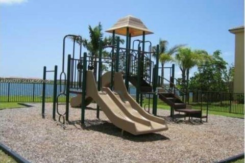 Touwnhouse à louer à Cutler Bay, Floride: 3 chambres, 140.75 m2 № 2154604 - photo 13