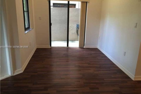Touwnhouse à louer à Cutler Bay, Floride: 3 chambres, 140.75 m2 № 2154604 - photo 6