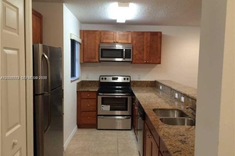 Touwnhouse à louer à Cutler Bay, Floride: 3 chambres, 140.75 m2 № 2154604 - photo 3
