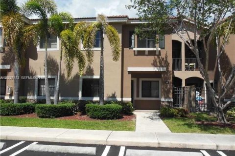 Touwnhouse à louer à Cutler Bay, Floride: 3 chambres, 140.75 m2 № 2154604 - photo 2