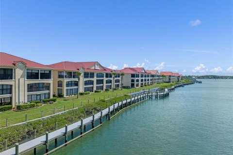 Condo in New Smyrna Beach, Florida, 2 bedrooms  № 1870522 - photo 28
