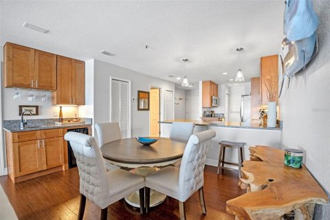 Condo in New Smyrna Beach, Florida, 2 bedrooms  № 1870522 - photo 11
