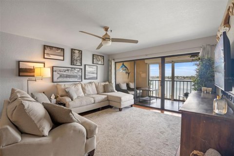 Condo in New Smyrna Beach, Florida, 2 bedrooms  № 1870522 - photo 15