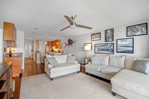 Condo in New Smyrna Beach, Florida, 2 bedrooms  № 1870522 - photo 4