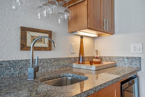 Condo in New Smyrna Beach, Florida, 2 bedrooms  № 1870522 - photo 12
