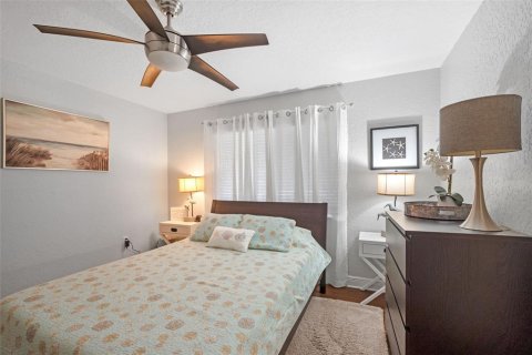 Condo in New Smyrna Beach, Florida, 2 bedrooms  № 1870522 - photo 16