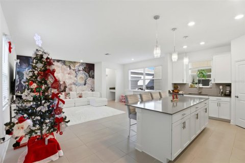 House in Orlando, Florida 4 bedrooms, 228.54 sq.m. № 2218275 - photo 14