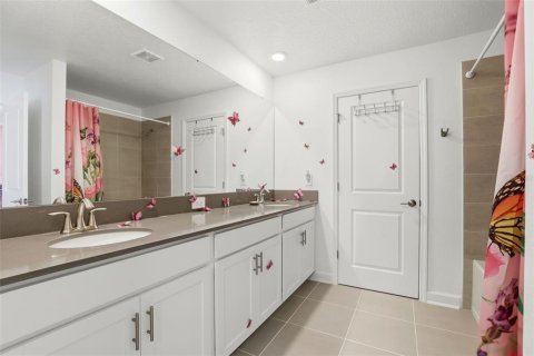 House in Orlando, Florida 4 bedrooms, 228.54 sq.m. № 2218275 - photo 8