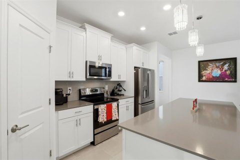 House in Orlando, Florida 4 bedrooms, 228.54 sq.m. № 2218275 - photo 18