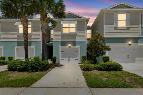 Townhouse in Oldsmar, Florida 3 bedrooms, 175.4 sq.m. № 2195835